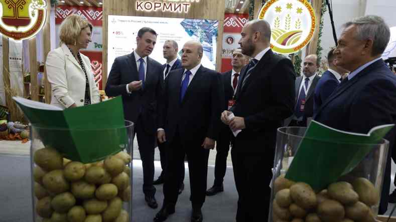 Глава кабмина на выставке «Золотая осень – 2024»